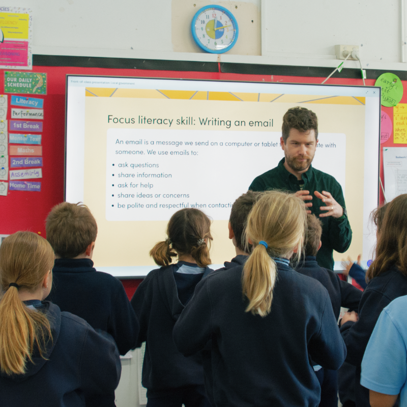 Series Consultant Dr Nathaniel Swain teaches an Oxford Connections People & Places lesson focussing on Humanties with integrated literacy learning skills